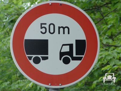 Verkehrsschild Verbot des Unterschreiten des Mindestabstandes - Deutschland