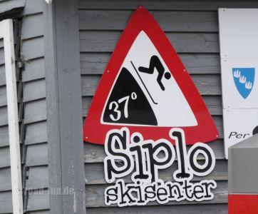 Werbeschild Norwegen - steile Skipiste