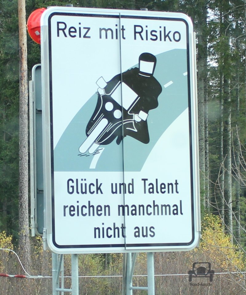 Gefahrenschild Deutschland - Motorradfahrer