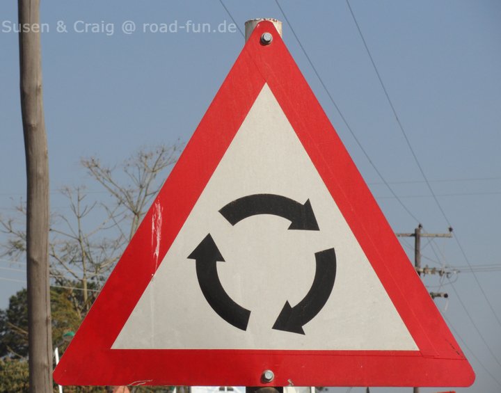 Gefahrenschild Malawi - Kreisverkehr
