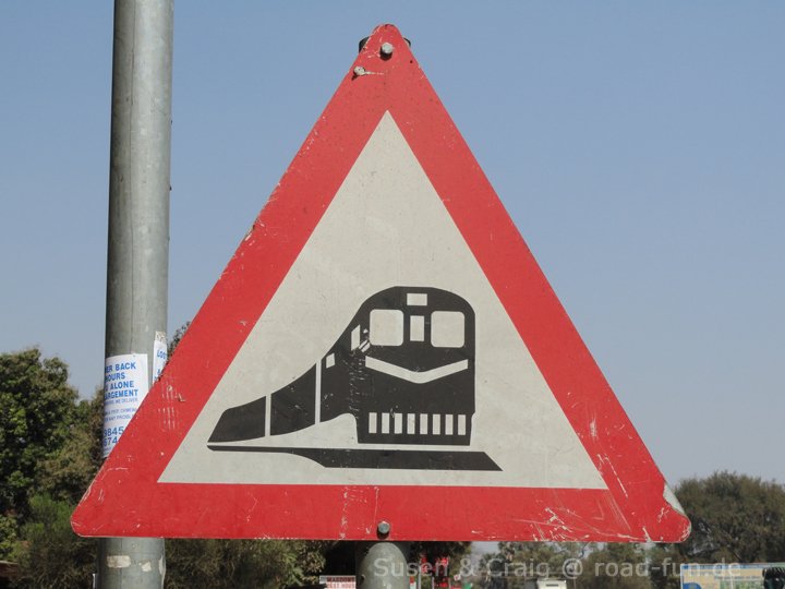 Gefahrenschild Sambia - Unbefestigter Bahnübergang
