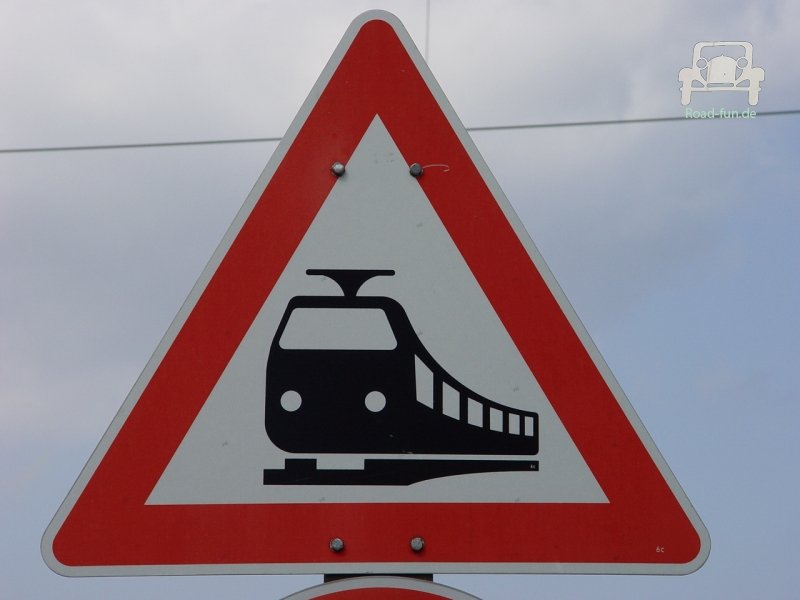 Gefahrenschild unbeschrankter Bahnuebergang - Deutschland