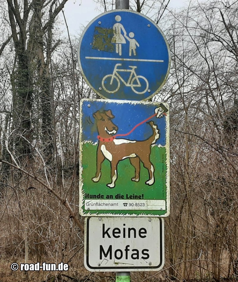 Hinweisschild Deutschland - Leinenpflicht für Hunde