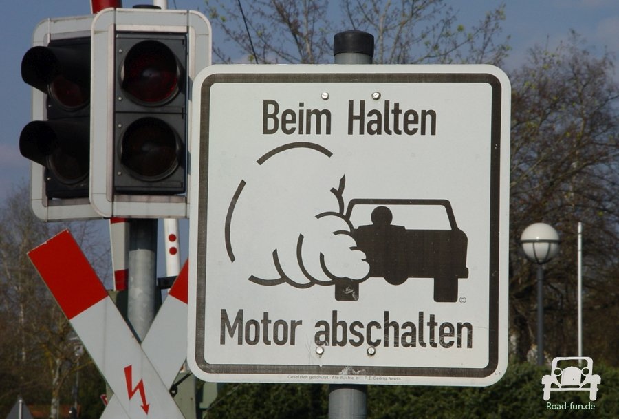 Hinweisschild Deutschland - Motor abschalten