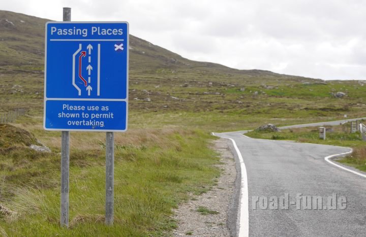 Hinweisschild Outer Hebrides- Pasing Place