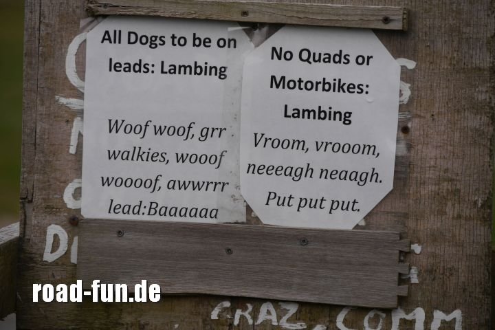 Hinweisschild Outer Hebrides, Schottland - Leinenpflicht für Hunde