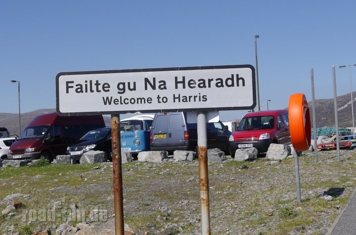 Hinweisschild Outer Hebrides, Schottland - Willkommen auf Harris