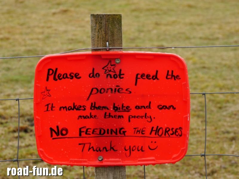 Hinweisschild Outer Hebrides, Schottland - nicht das Pony füttern