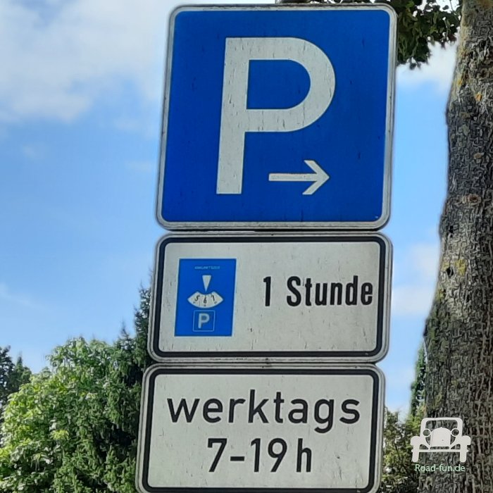 Hinweisschild Parken - Deutschland 