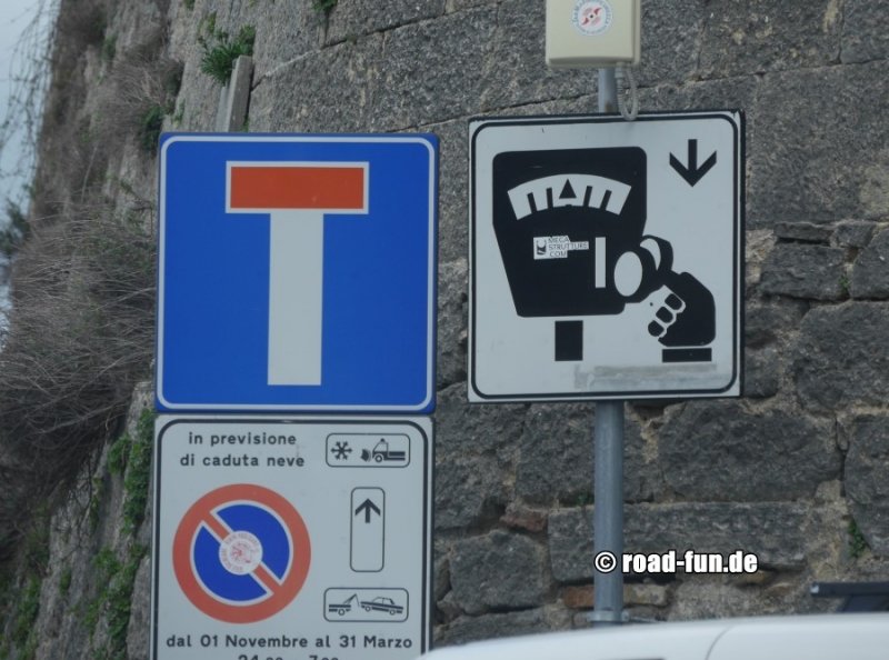 Hinweisschild San Marino - Parkgebühren (1)