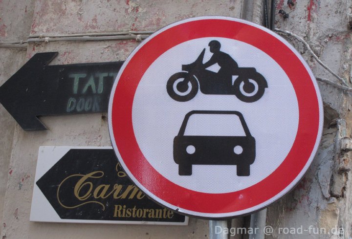 Malta Verbotsschild - Autos Motorraeder (2)