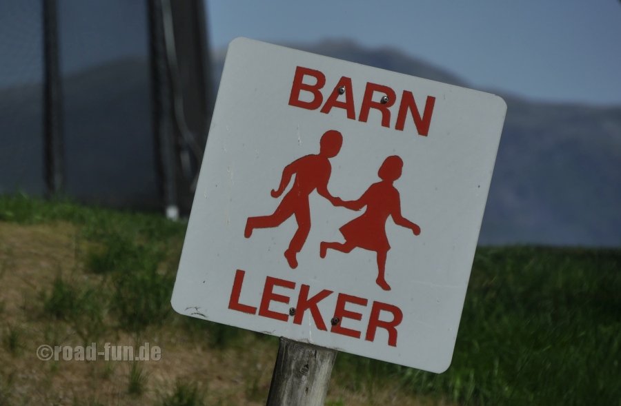 Gefahrenschild Norwegen - spielende Kinder