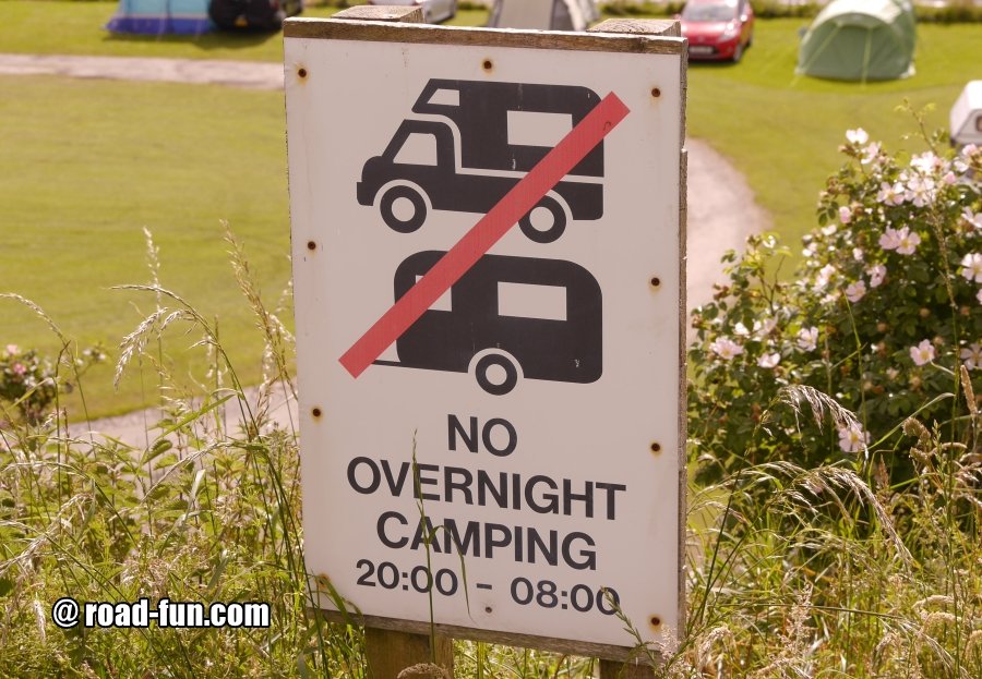 Verbotsschild Schottland - No Overnight Camping