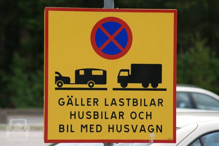 Verbotsschild Schweden - Parkverbot Wohnwagn und LKW