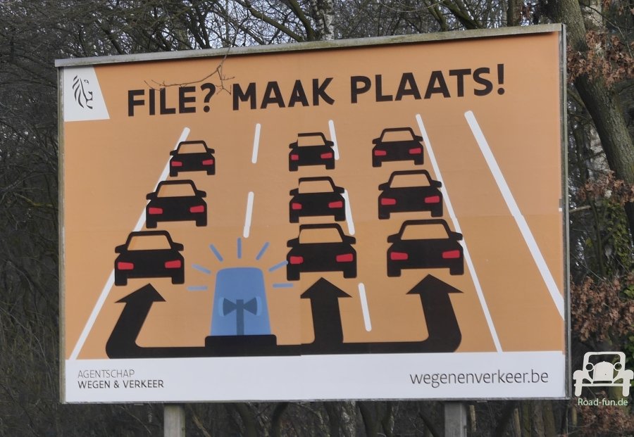 Verkehrsschild Hinweis Gassenbildung - Belgien