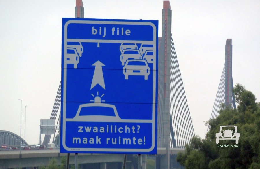 Verkehrsschild Hinweis Rettungsgasse - Niederlande