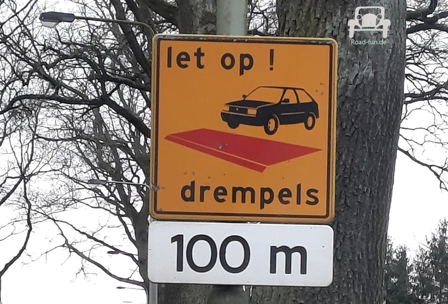 Verkehrsschild Gefahr Auto Hump - Niederlande