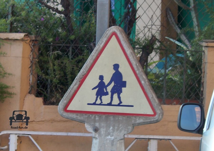 Verkehrsschild Gefahr Schule - Frankreich