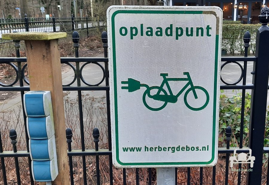Verkehrsschild Info Radfahrer Ladestation - Niederlande