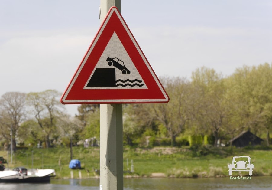 Verkehrsschild Strasse Gefahr Ufer Auto - Niederlande