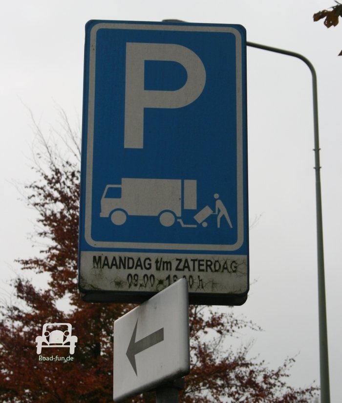 Verkehrsschild Strasse Hinweis Parken - Niederlande 