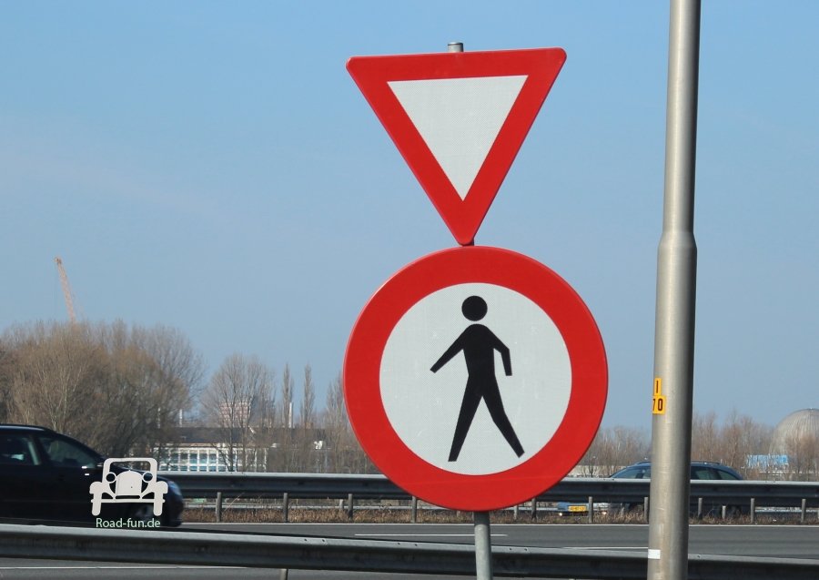 Verkehrsschild Strasse Verbot Durchfahrt Fussgaenger Niederlande