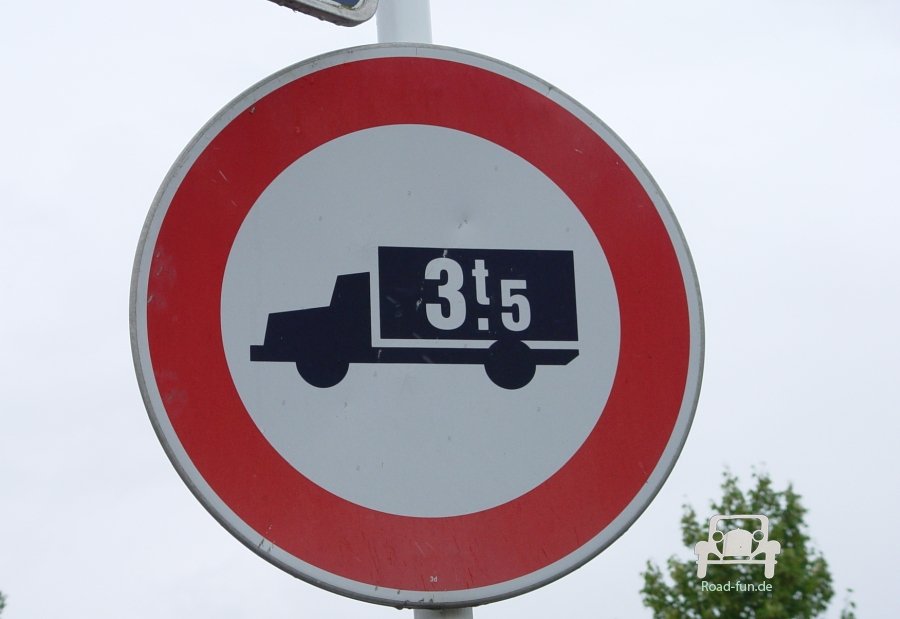 Verkehrsschild Strasse Verbot Durchfahrt LKW - Belgien