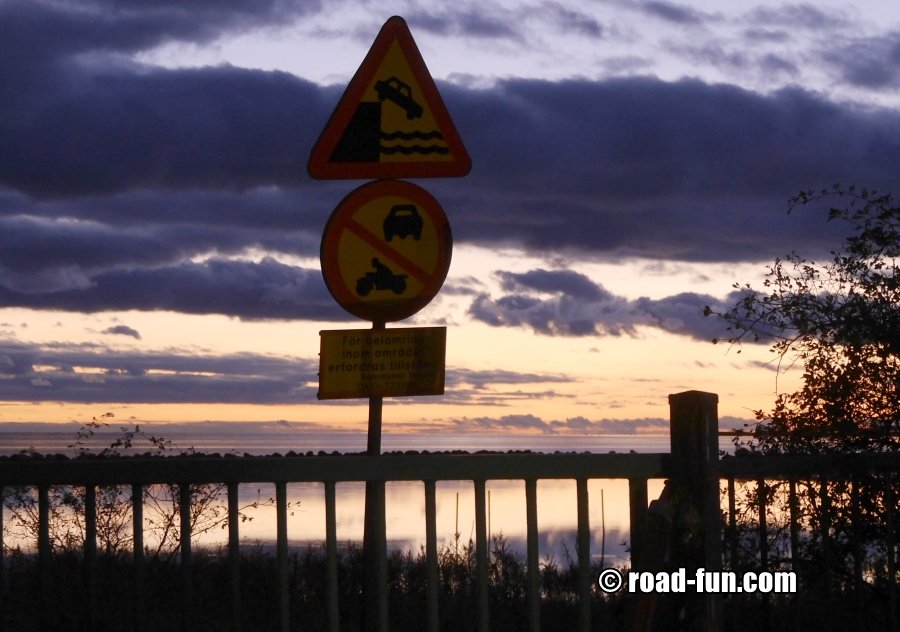 Verkehrsschilder Schweden - Gefahr Ufer und Durchfahrt verboten