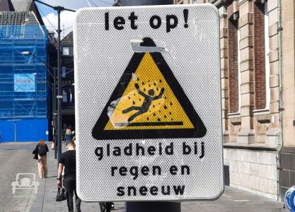 Gefahrenschild Niederlande - Rutschgefahr