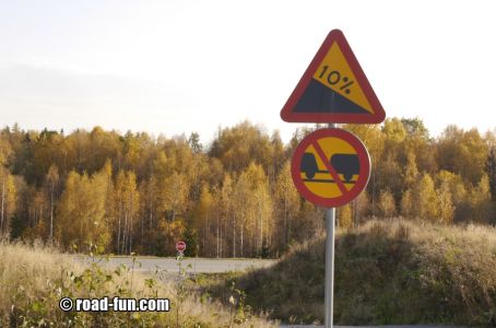 Gefahrenschild Schweden - Gefaelle, keine Fahrzeuge mit Anhaenger