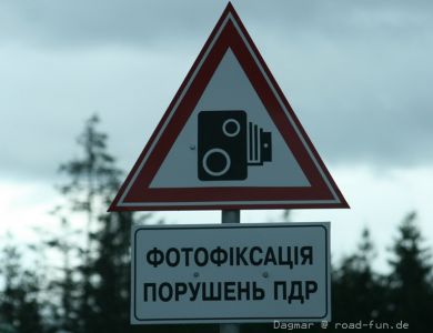 Gefahrenschild Ukraine -  Speedkamera