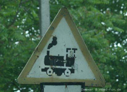 Gefahrenschild Ukraine - unbeschrankter Bahnuebergang (4)