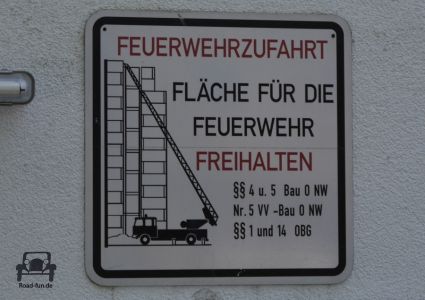 Hinweisschild Feuerwehrzufahr - Deutschland