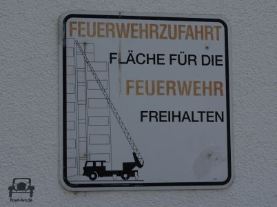 Hinweisschild Feuerwehrzufahr - Deutschland 
