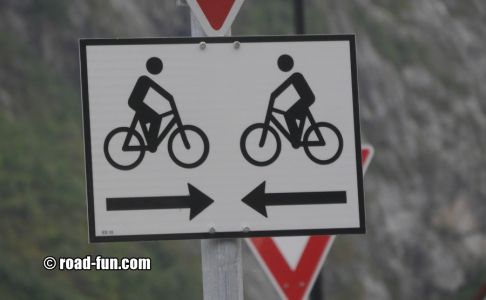 Hinweisschild Norwegen - Radwegbenutzung in beiden Richtungen