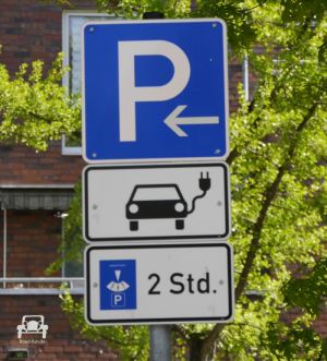Hinweisschild Parken  Elektroauto - Deutschland