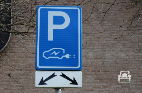 Hinweisschild Parken Elektroauto - Niederlande