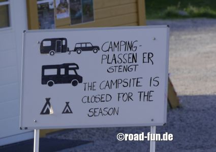 Hinweistafel Norwegen - Campingplatz ist geschlossen