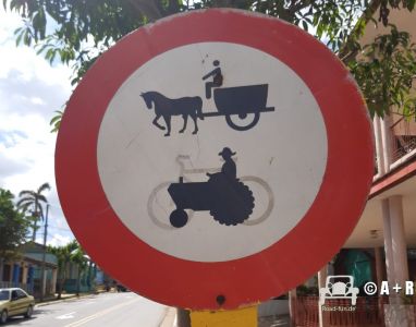 Verbotsschild Cuba - Durchfahrt Traktor Pferdegespann