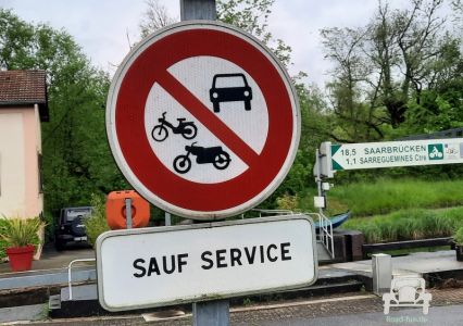 Verbotsschild Durchfahrt Auto und Krafträder - Frankreich