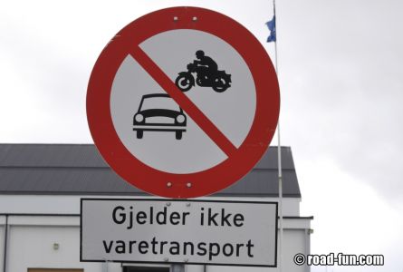 Verbotsschild Norwegen - Durchfahrt nur für Warentransport