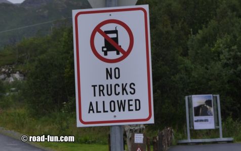 Verbotsschild Norwegen - no Trucks