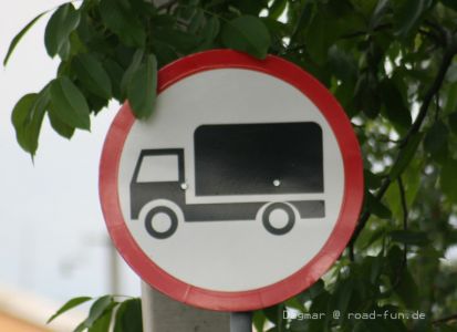 Verbotsschild Ukraine - Durchfahrtsverbot LKW