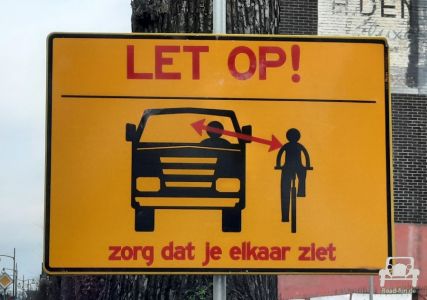 Verkehrsschild Gefahr Auto-Radfahrer - Niederlande