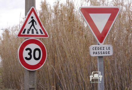 Verkehrsschild Gefahr Fussgaenger Frankreich