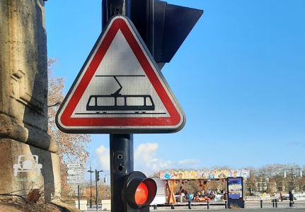 Verkehrsschild Gefahr Tram Frankreich