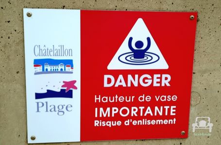 Gefahrenschild Wasser - Frankreich