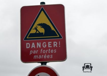 Verkehrsschild Gefahr Wellen Frankreich  