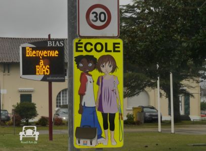 Verkehrsschild Hinweis Kinder Frankreich  