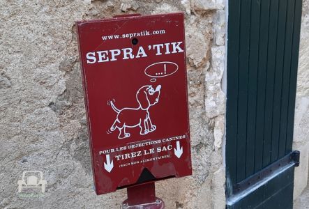 Verkehrschild Hunde Kot Frankreich       